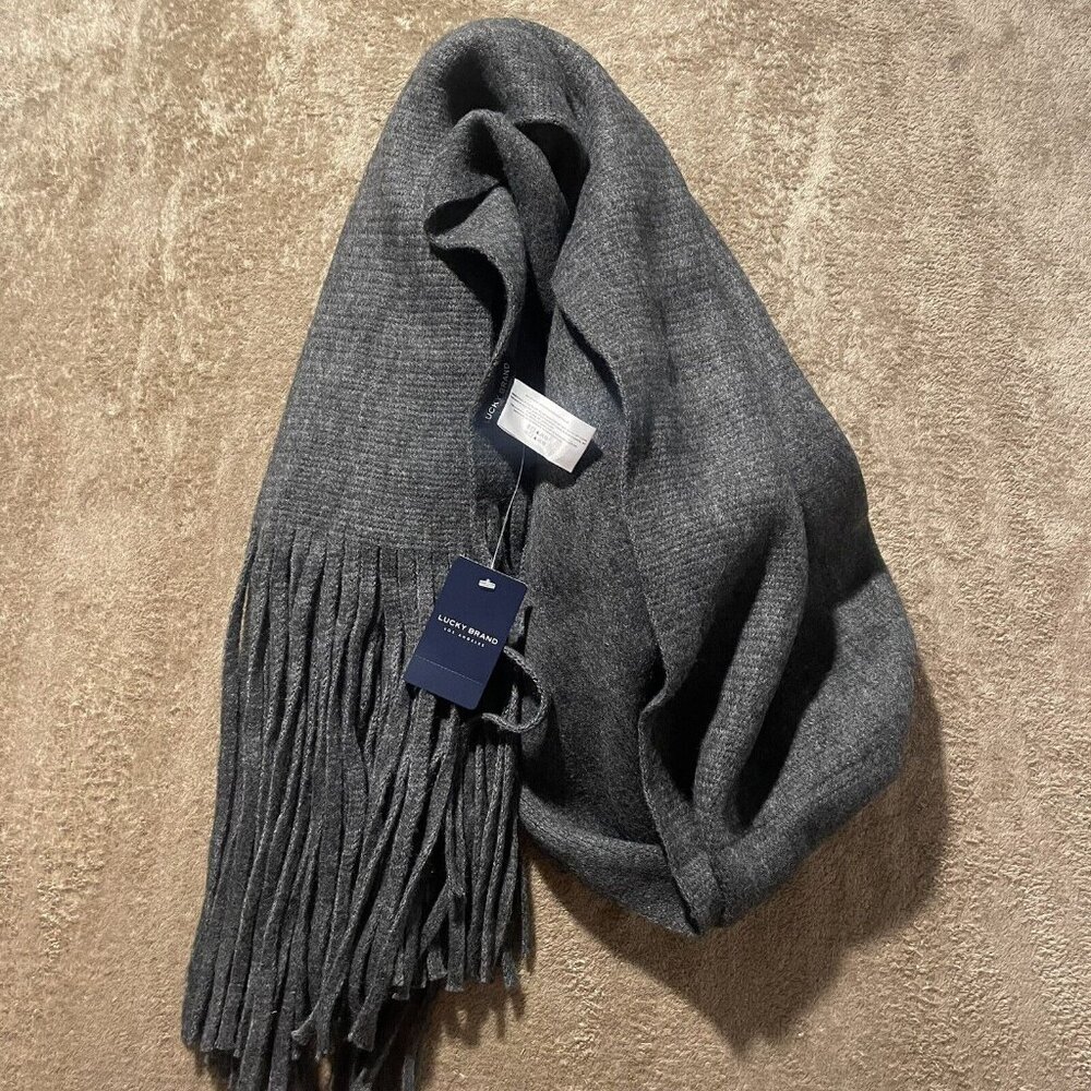 Lucky Brand NWT $69.50 Women’s Fringe Scarf One Size Gray